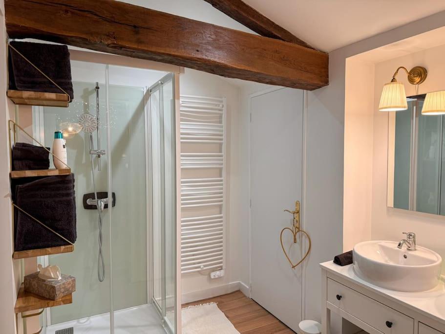 Maison + Parking Prive Au Coeur Angouleme 60M2 Buitenkant foto