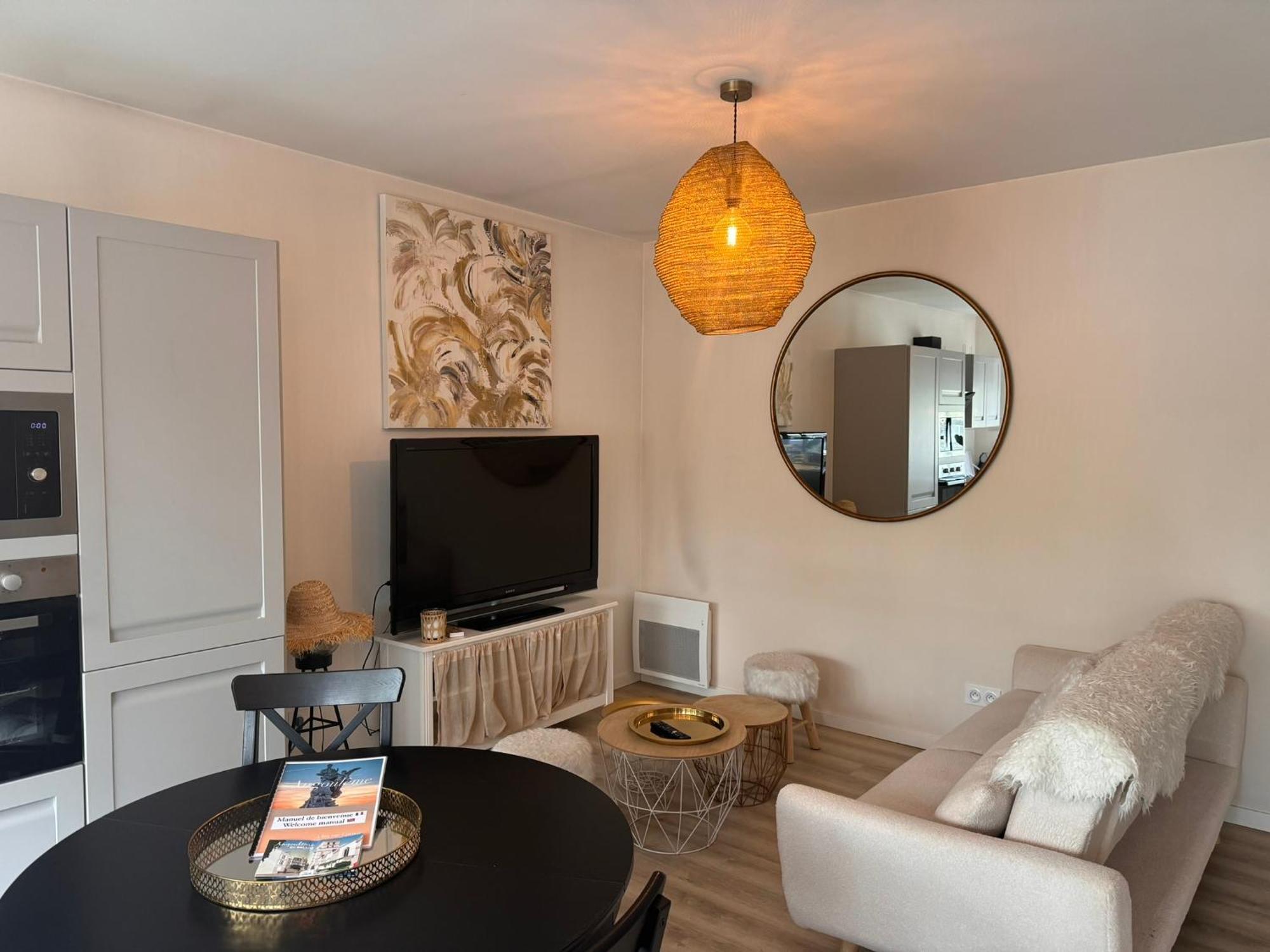 Maison + Parking Prive Au Coeur Angouleme 60M2 Buitenkant foto
